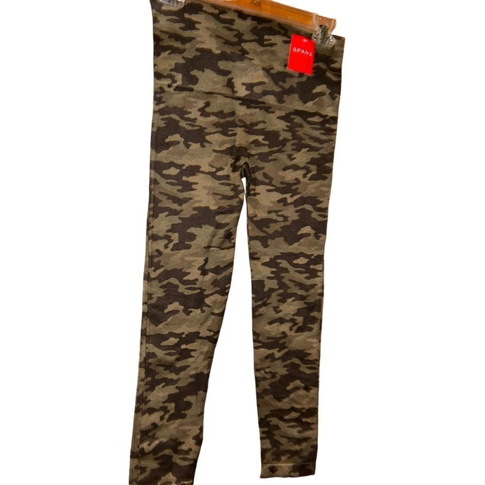 New Spanx Look at Me Now Seamless Cropped Leggings size Large green sage Camo